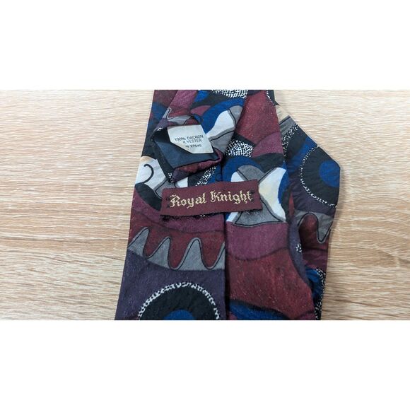 Vintage 80s 90s Royal Knight Abstract Geometric Tie Maroon Blue Gray Polyester - Picture 3 of 3